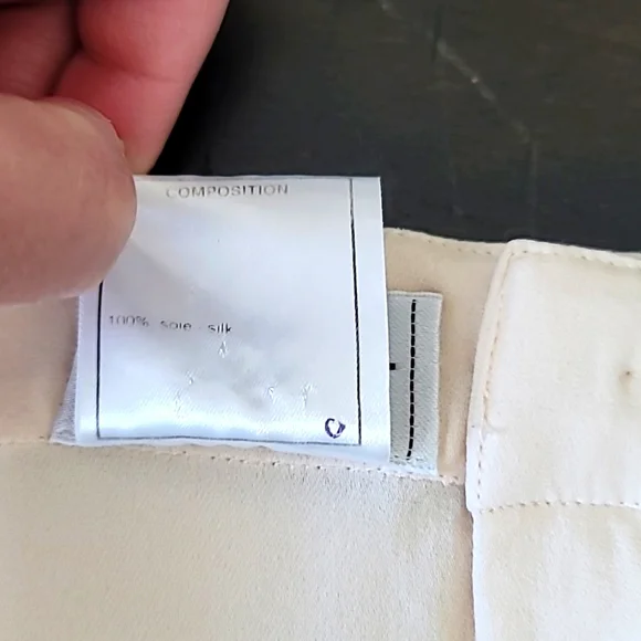 CHANEL 100% silk top CC buttons on the back size 40 - Picture 5 of 12